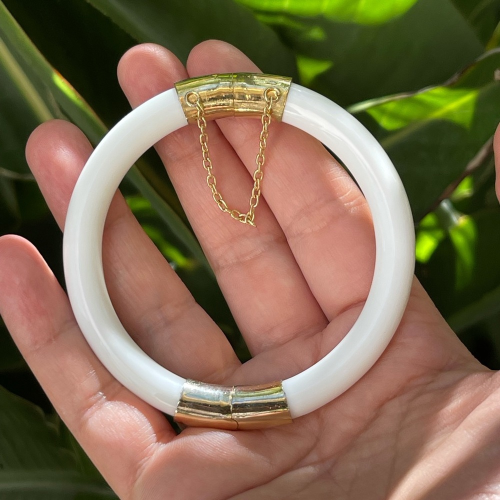 Rare white Peking glass gold tone hinged bangle - Picture 2 of 12